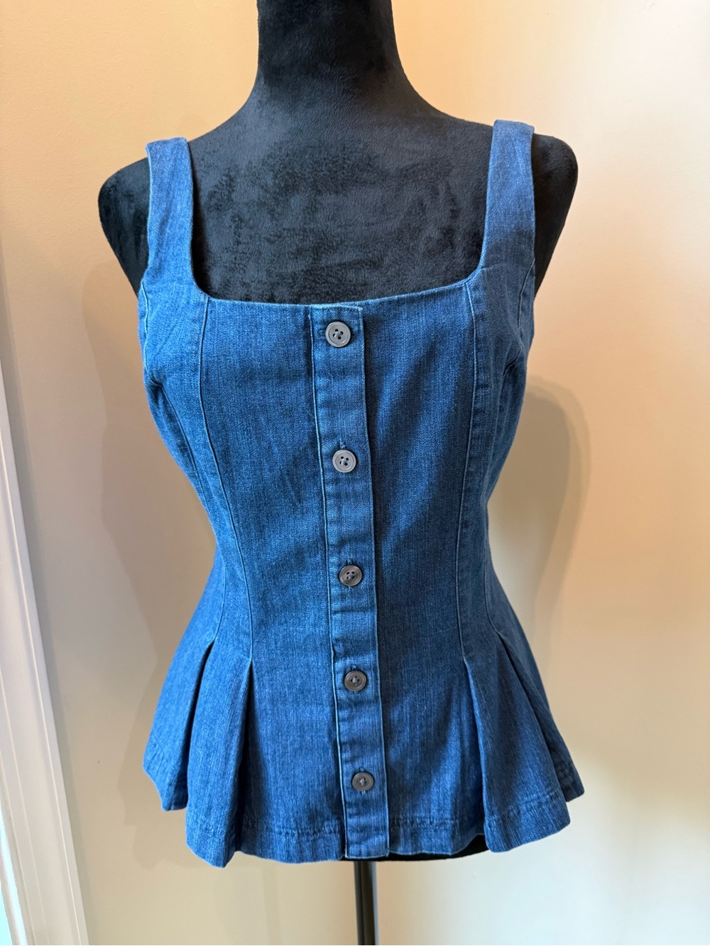 New with tags size 2 Banana Republic Denim Button-Front Peplum Tank Top - Blue